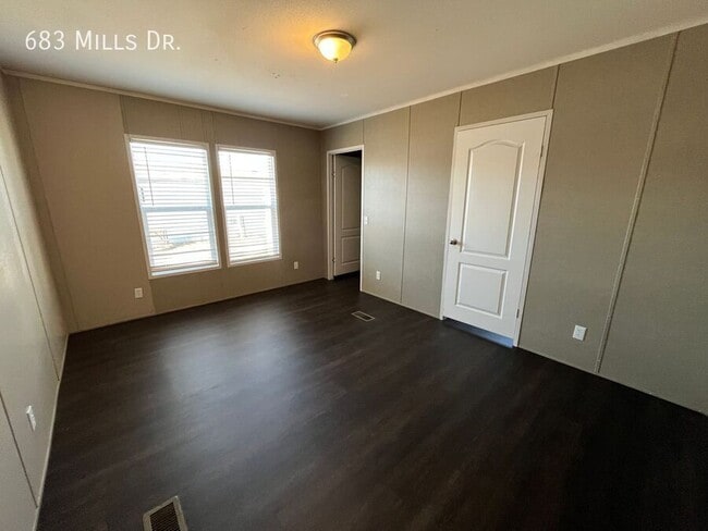 Photo - 683 W Mills Dr