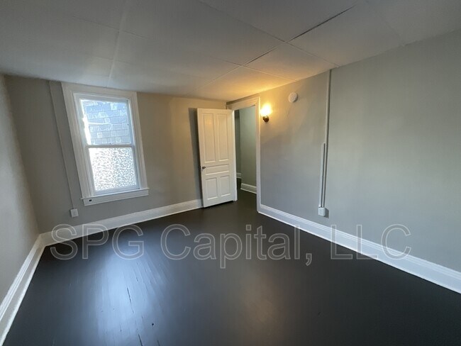 Photo - 1042 W Market St