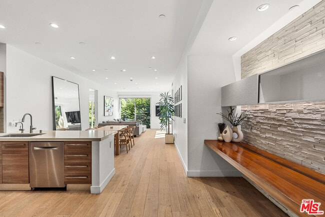 Photo - 855 Croft Ave Unidad 301