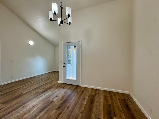 Photo - 2369 Kenton Ct Unidad #B