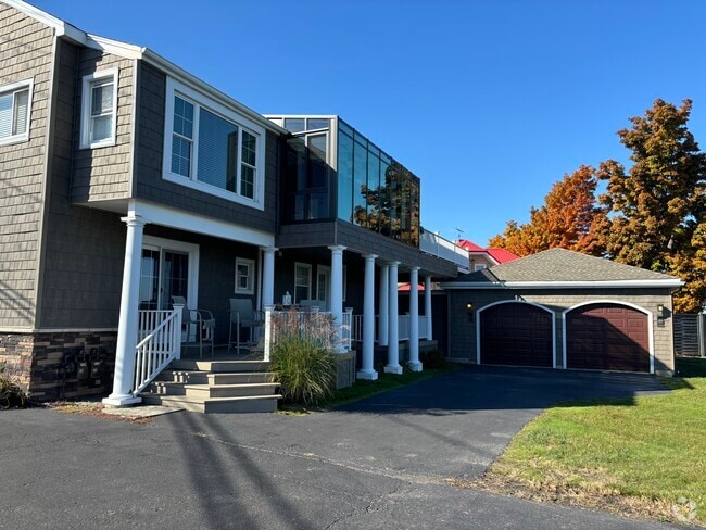 Building Photo - 4188 Lake Shore Rd Unit #4 Rental