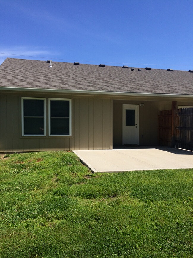 Photo - 610 A W Market St