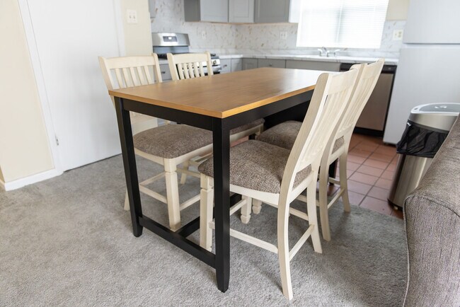 6 Cloverdale Ave Unidad Spacious 2 bedrooms