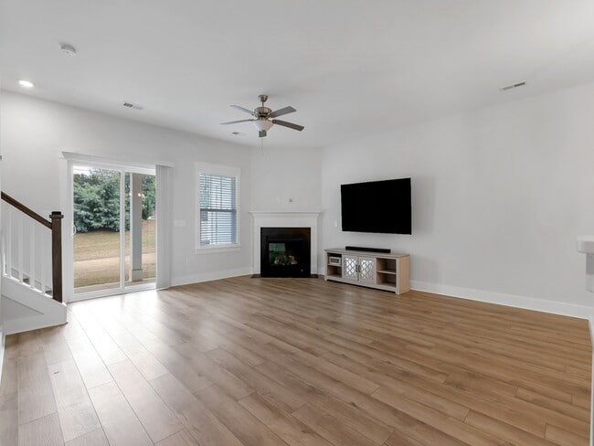 Photo - 11 Alkanet Way