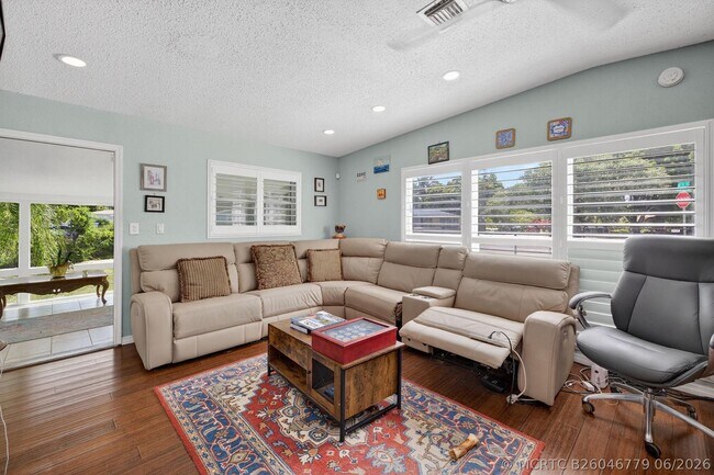 Photo - 300 SW 25th Ave