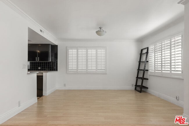 Photo - 745 Oxford Ave