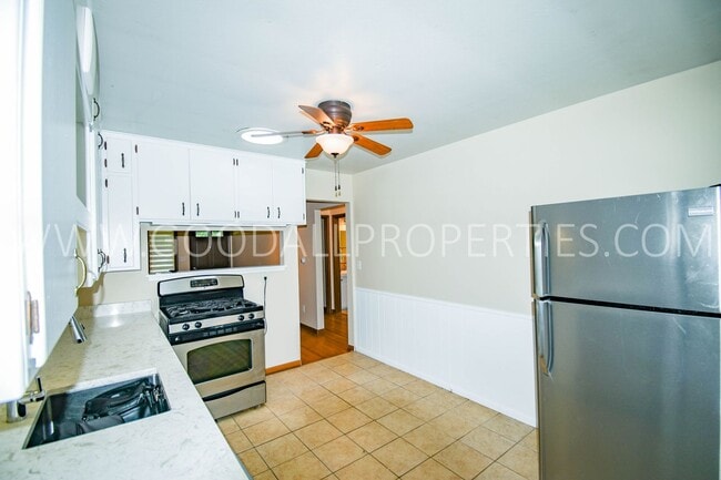 Photo - 2 Bedroom 1 Bath duplex home in Windsor He...