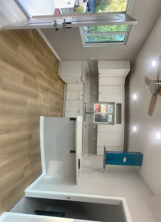 kitchen - 3448 Fairmount Blvd Unit 3448