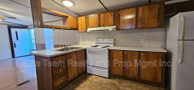 Photo - 3103 Cedarvale Rd