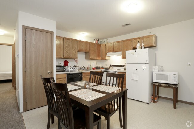 4 Bedroom - Kitchen - Castle on Locust