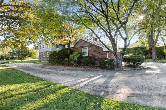 Photo - Magnificent 6 bedroom house in desirable H...