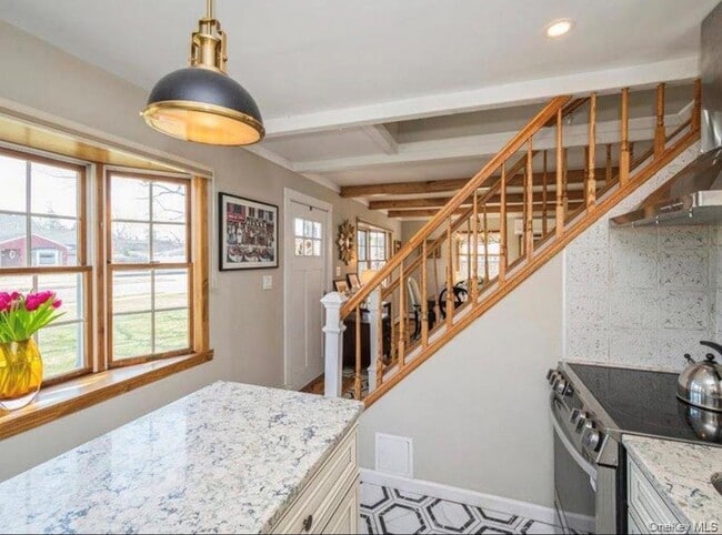 Photo - 8 Crabtree Ln