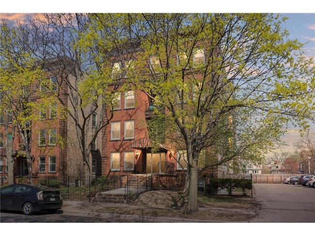 Building Photo - 2421 Emerson Ave S Unit 107