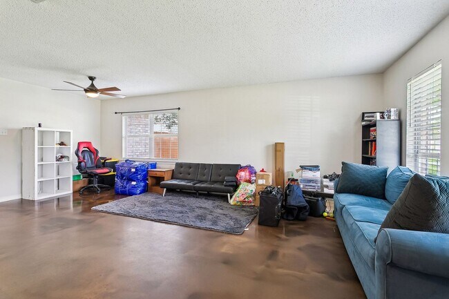 3001 Meadow Lake Dr E