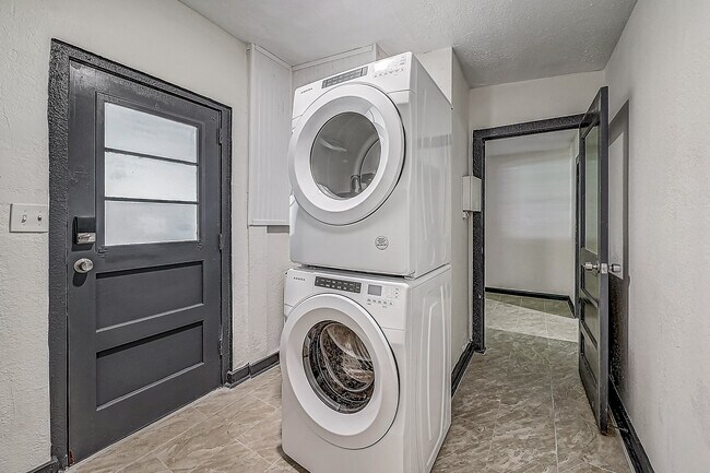 Photo - 2742 Begonia Rd