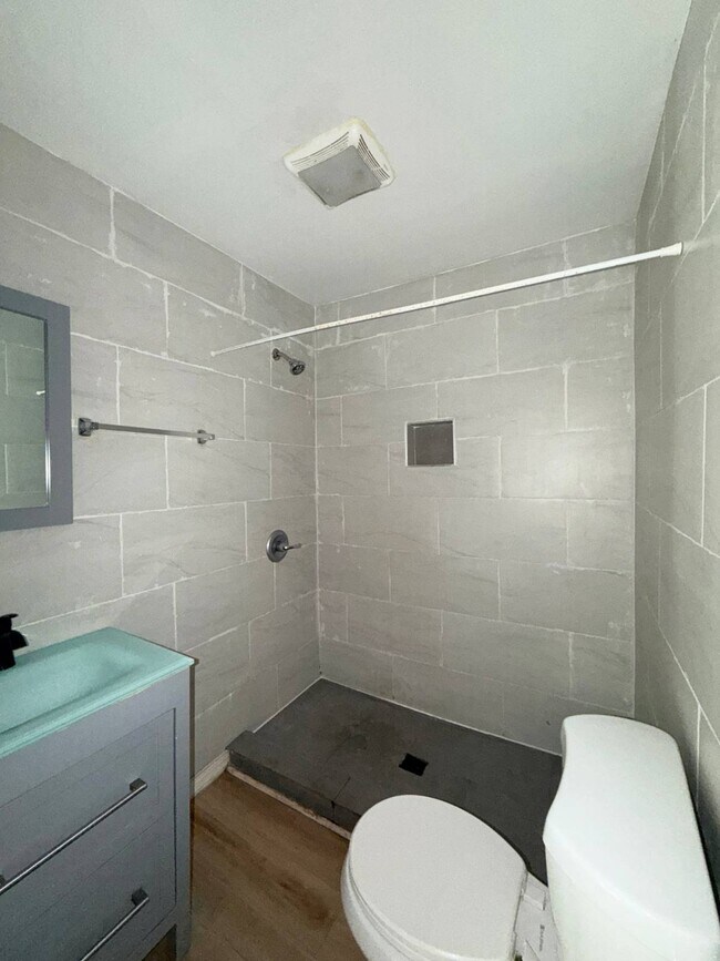 Photo - 101 W 21st St