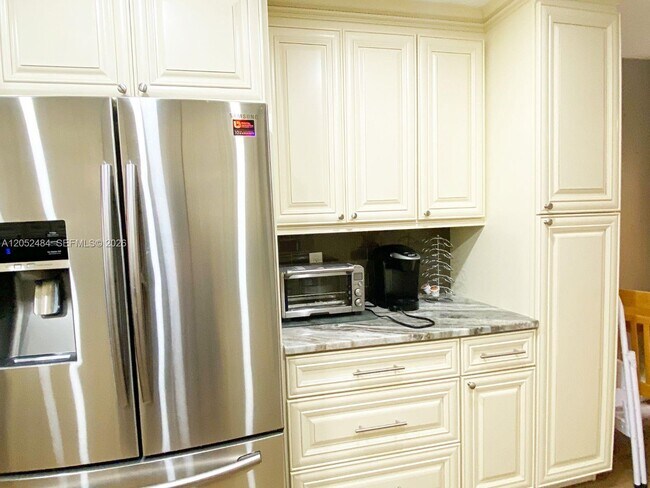 Photo - 437 Prestwick Ln