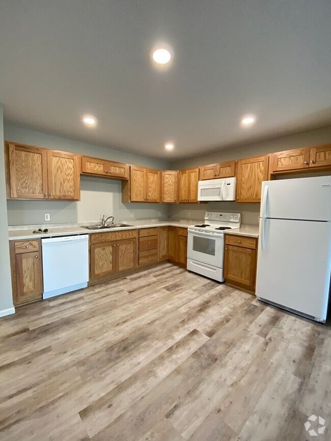 Building Photo - Updated 2 Bedroom Town Home