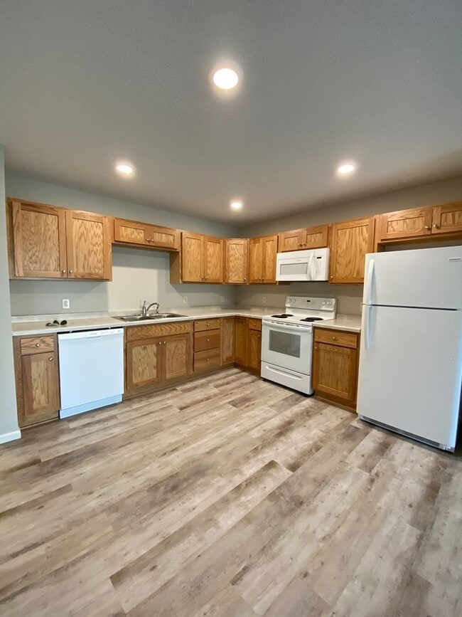 Updated 2 Bedroom Town Home - Updated 2 Bedroom Town Home