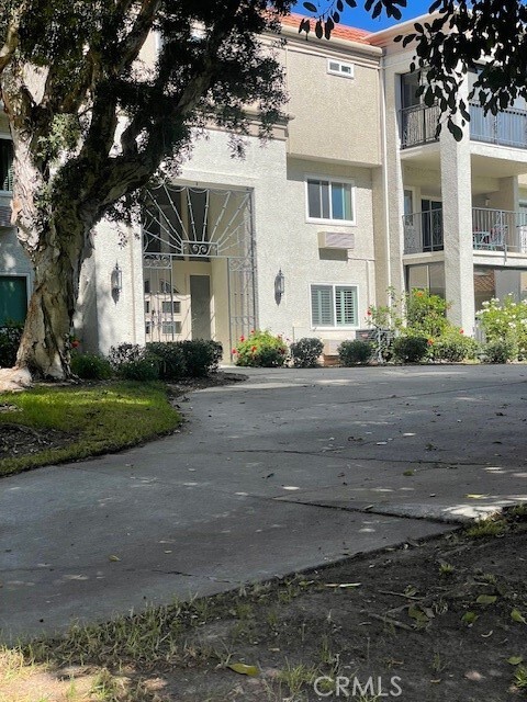 Building Photo - 5515 Paseo Del Lago W Unit 1H