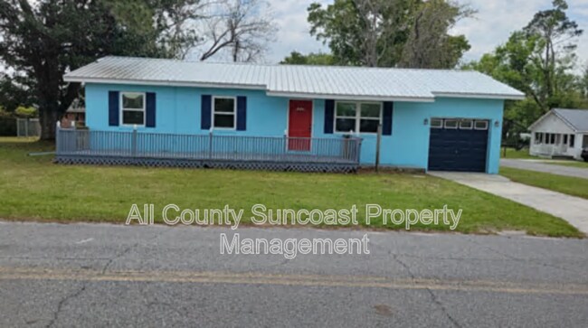 Photo - 208 NE Rowena St