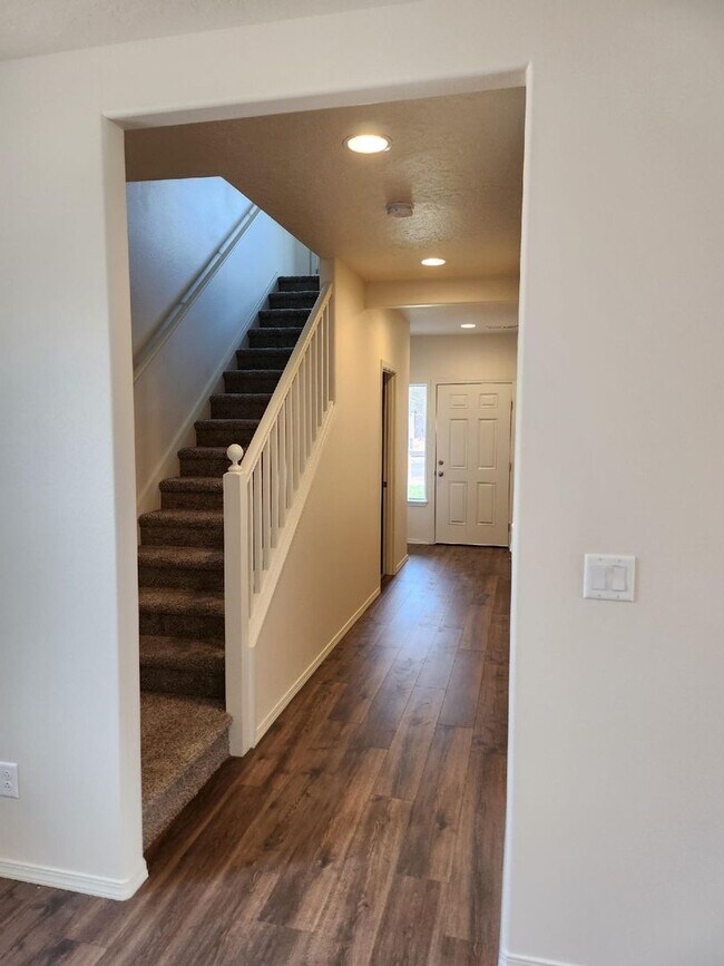 Photo - SUMMER SPECIAL - $500.00 OFF FIRST FULL MO...