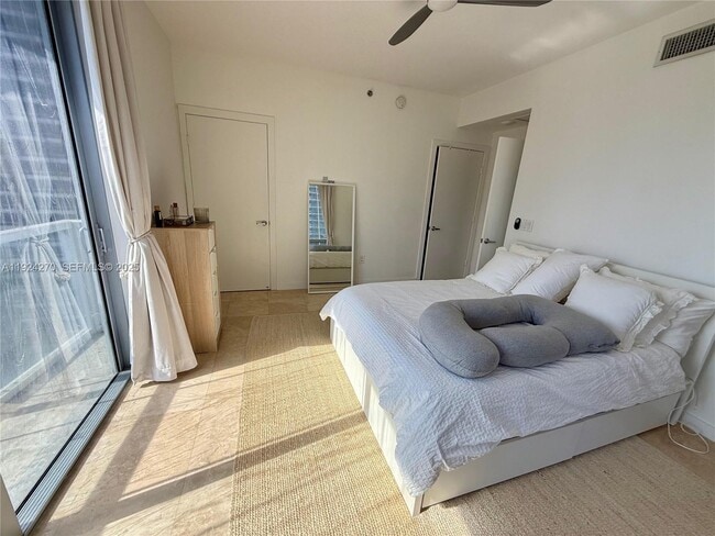 Photo - 1060 Brickell Ave Unit 2707