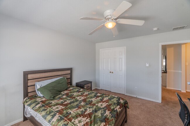 Photo - 914 Parsonfield Ct