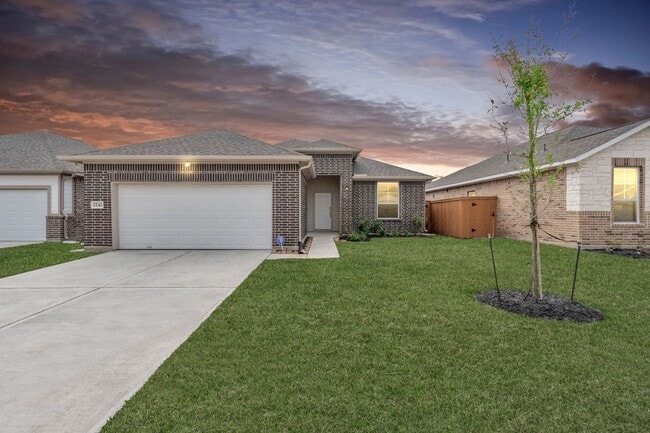 Building Photo - Welcome to the Drake – Where Comfort Meets... Rental
