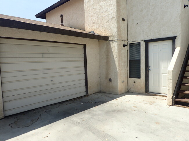 Building Photo - 425 S Sunset St Unit B