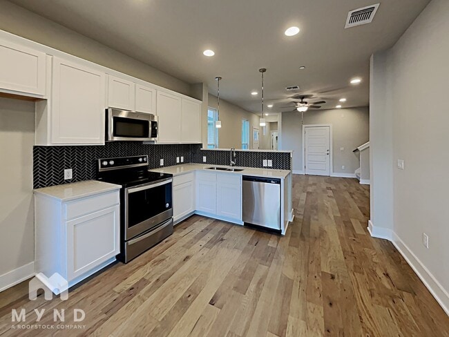 Building Photo - 1606 Roseburg Dr Rental