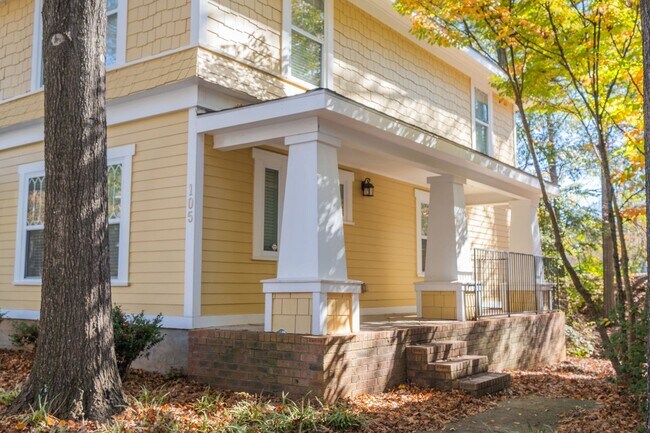 Building Photo - The Woodlands Unit 105