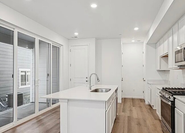 Photo - 1334 Penner Dr