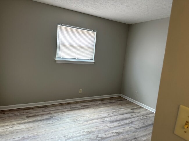 Photo - 3104-3112 Springfield Dr