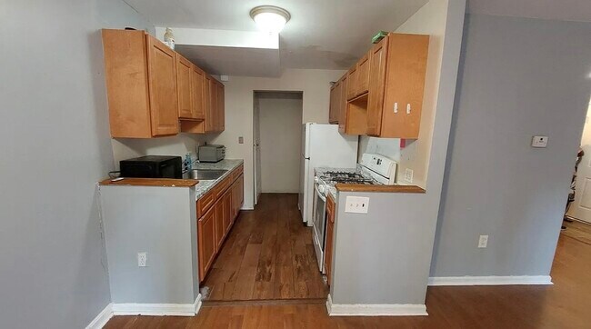 Kitchen - 66 Saint James St