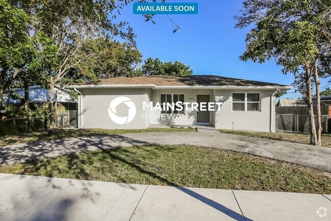 Building Photo - 3 Bedroom Pet-Friendly Home in Hollywood, ...