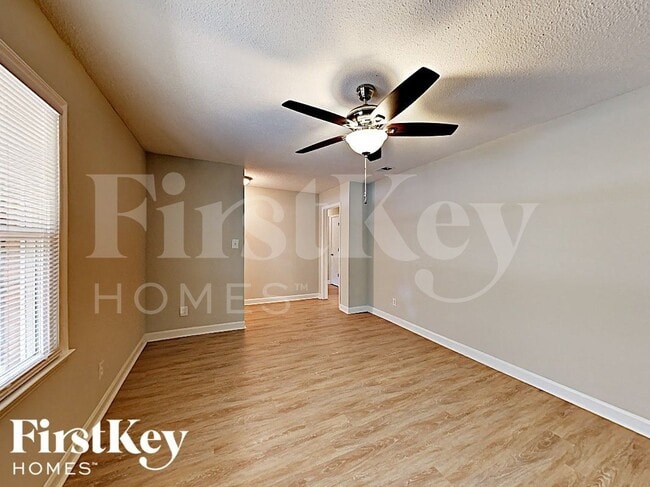 6107 Rockwell Dr