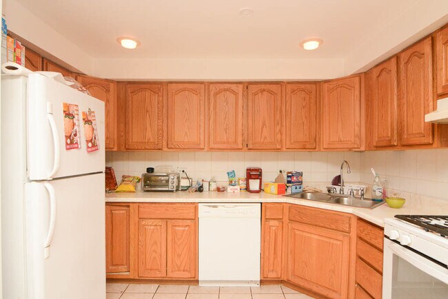 Photo - 1652 W Belmont Ave Unidad M2