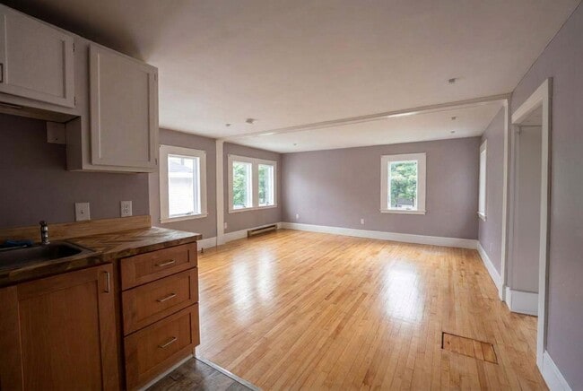 52 Carleton St Unit 2