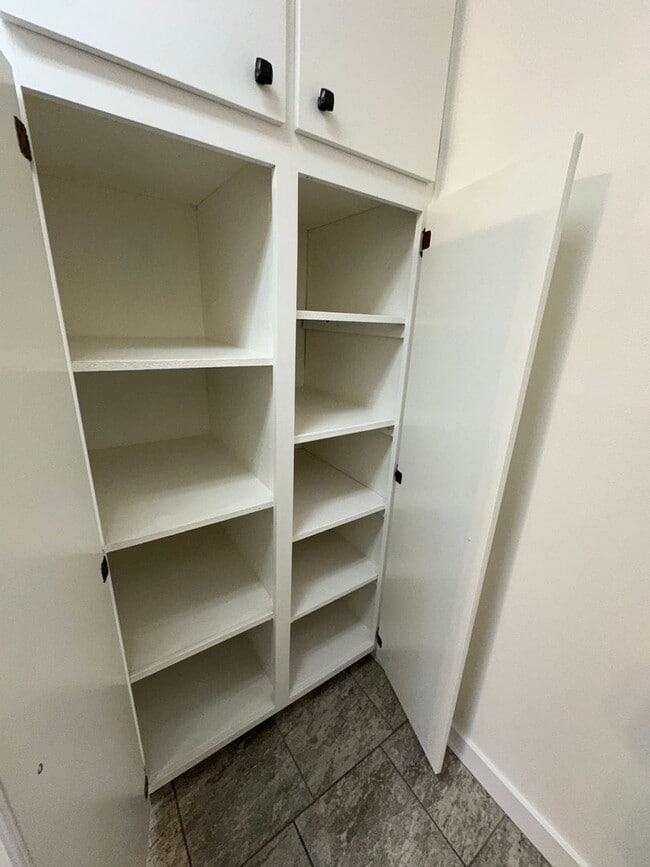 Photo - Townhouse 3 bedroom 2.5 bath, 2 car garage, new paint, new floors