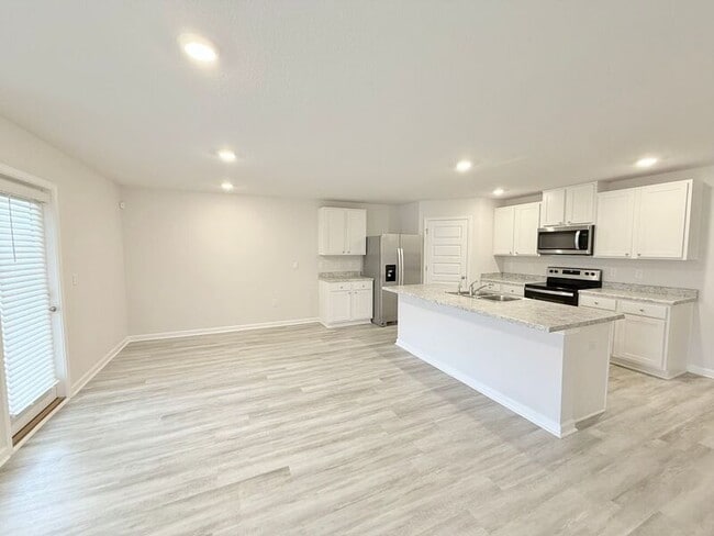 Photo - 4384 Winged Elm Ct