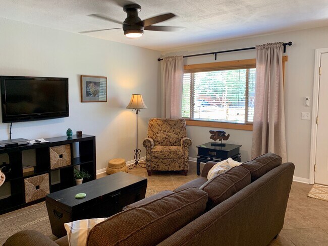 Photo - 6186 Chia Ave