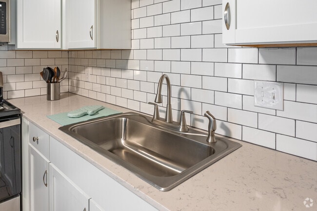 Kitchen Sink - Summerville Apartments