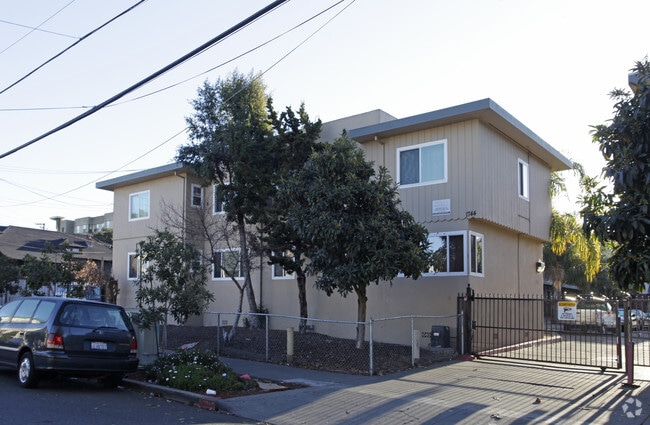 Ivy Courts Apartments