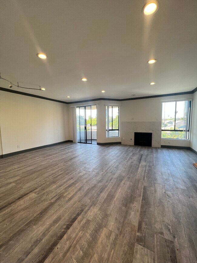 Photo - 13920 Moorpark St Condo Unit 204