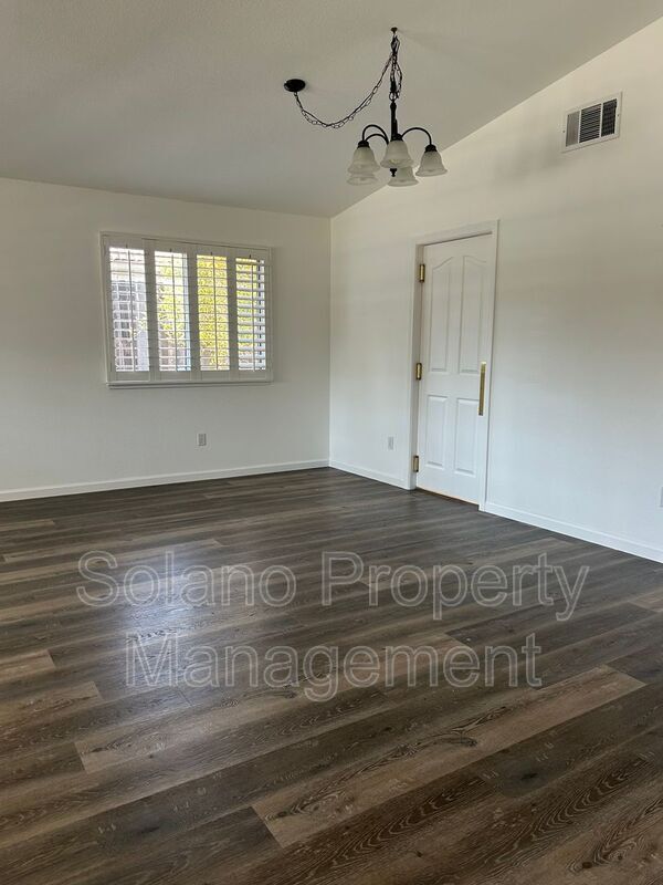 Photo - 542 Fiesta Ct