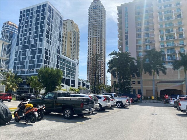 Photo - 17620 Atlantic Blvd Unidad 217