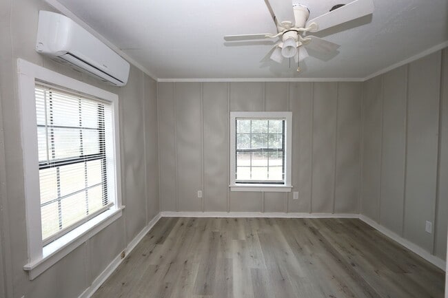 Photo - 2349 Harter Ave