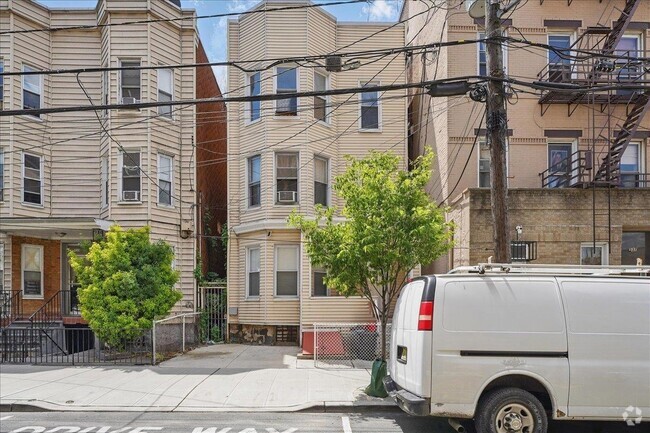 Building Photo - 335 47th St Unit 3 Rental