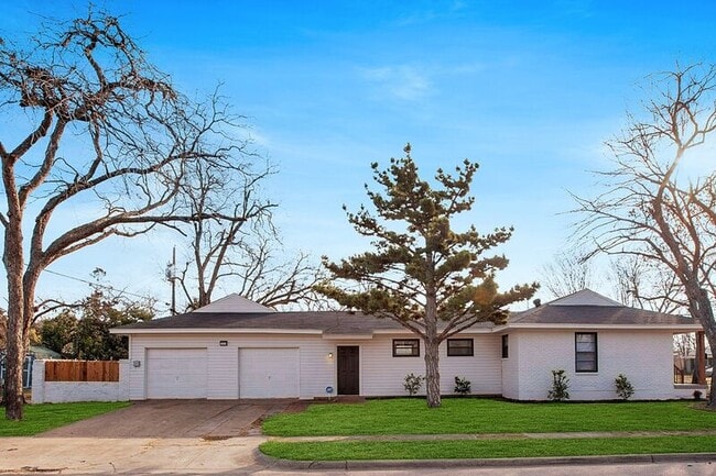 Photo - 2505 San Paula Ave